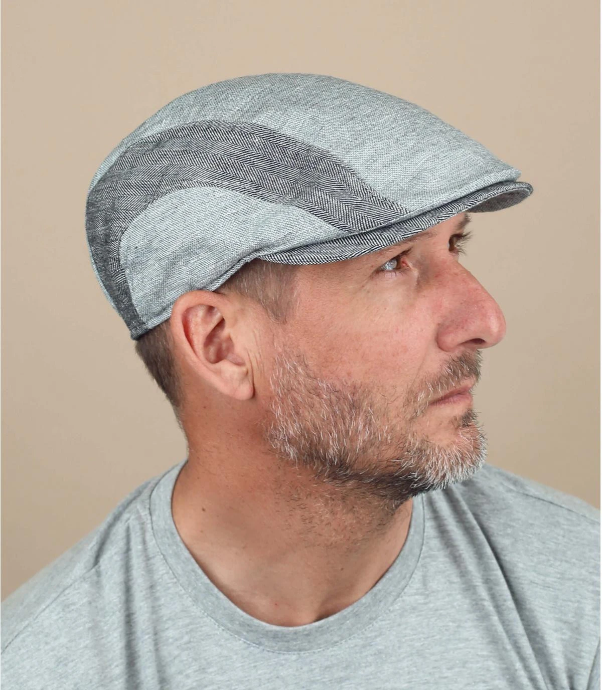 Cyrus Gris 3 Cyrus Gris